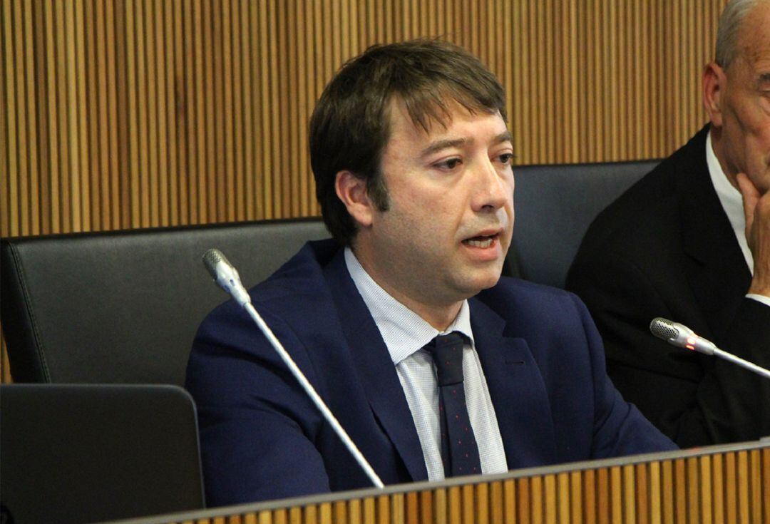 El president de l'Agència de Resolució d'Entitats Bancàries (AREB), Albert Hinojosa, durant la compareixença davant la comissió.