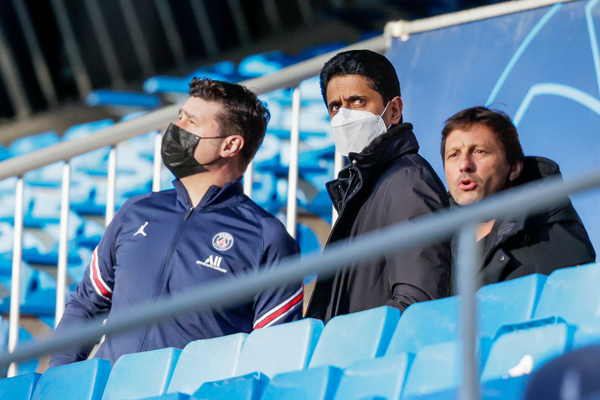 Mauricio Pochettino, técnico del Paris Saint Germain, y Nasser Al-Khelaifi en el  Estadio Santiago Bernabeu