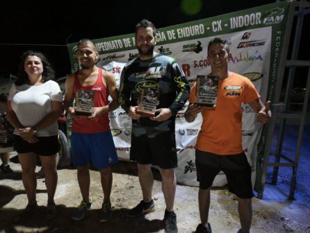 La concejala de deportes, Mariola Viedma (Primera a la izquierda) en la entrega de premios en una de lasa categorías