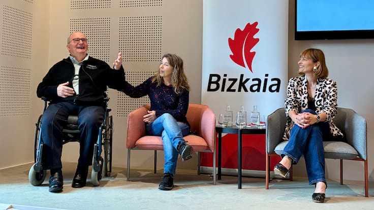 Bizkaia impulsa ‘Begiraleak’, un innovador programa de rehabilitación cognitiva que mejora la calidad de vida de personas mayores y cuidadoras