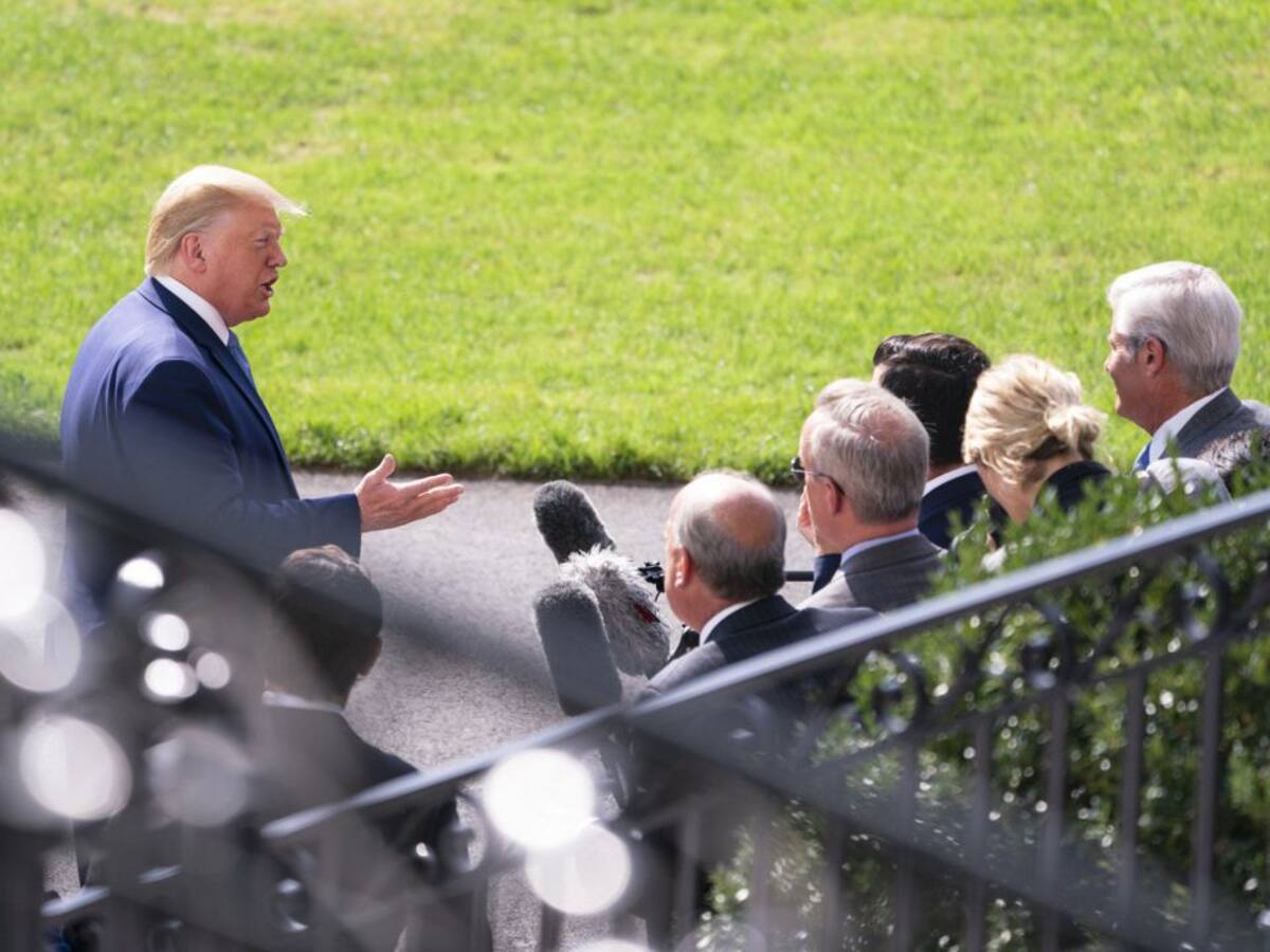 Trump ordena denegar visados a inmigrantes que no puedan pagar por su salud