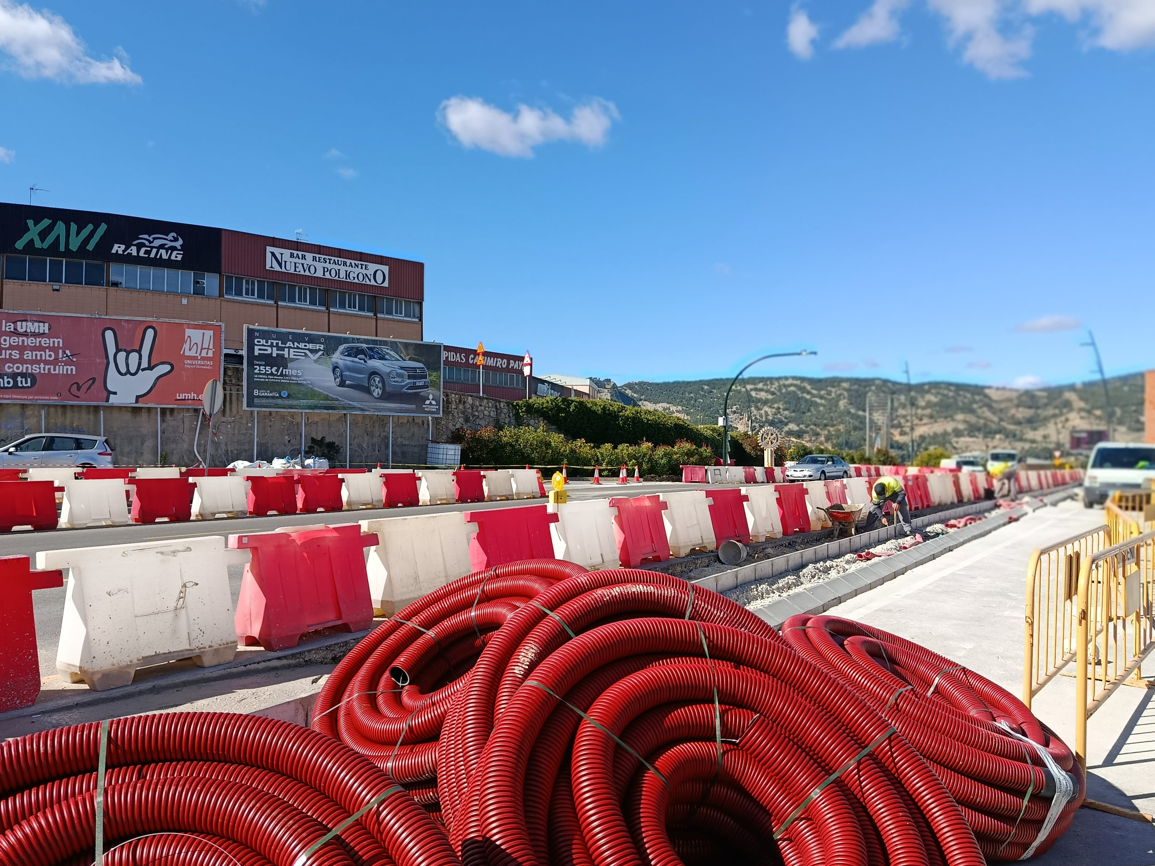 El Ayuntamiento de Alcoy recomienda a los turismos evitar circular por la entrada sur de Alcoy mientras duren las obras.