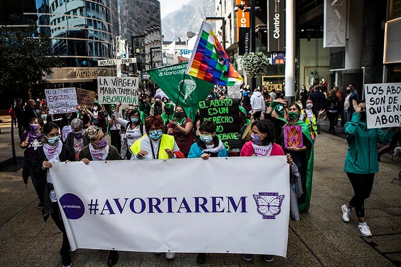 Primera manifestació pel dret a l&#039;avortament convocada per Stop Violències el 2018 amb un centenar de participants