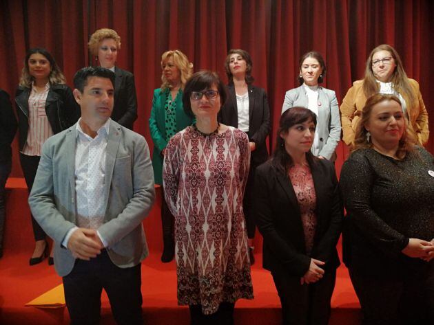 Pedro García y Amparo Pernichi, junto a otras candidatas.