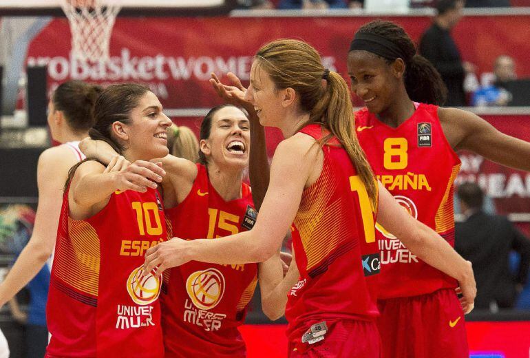 Las jugadoras españolas celebran la medalla de bronce