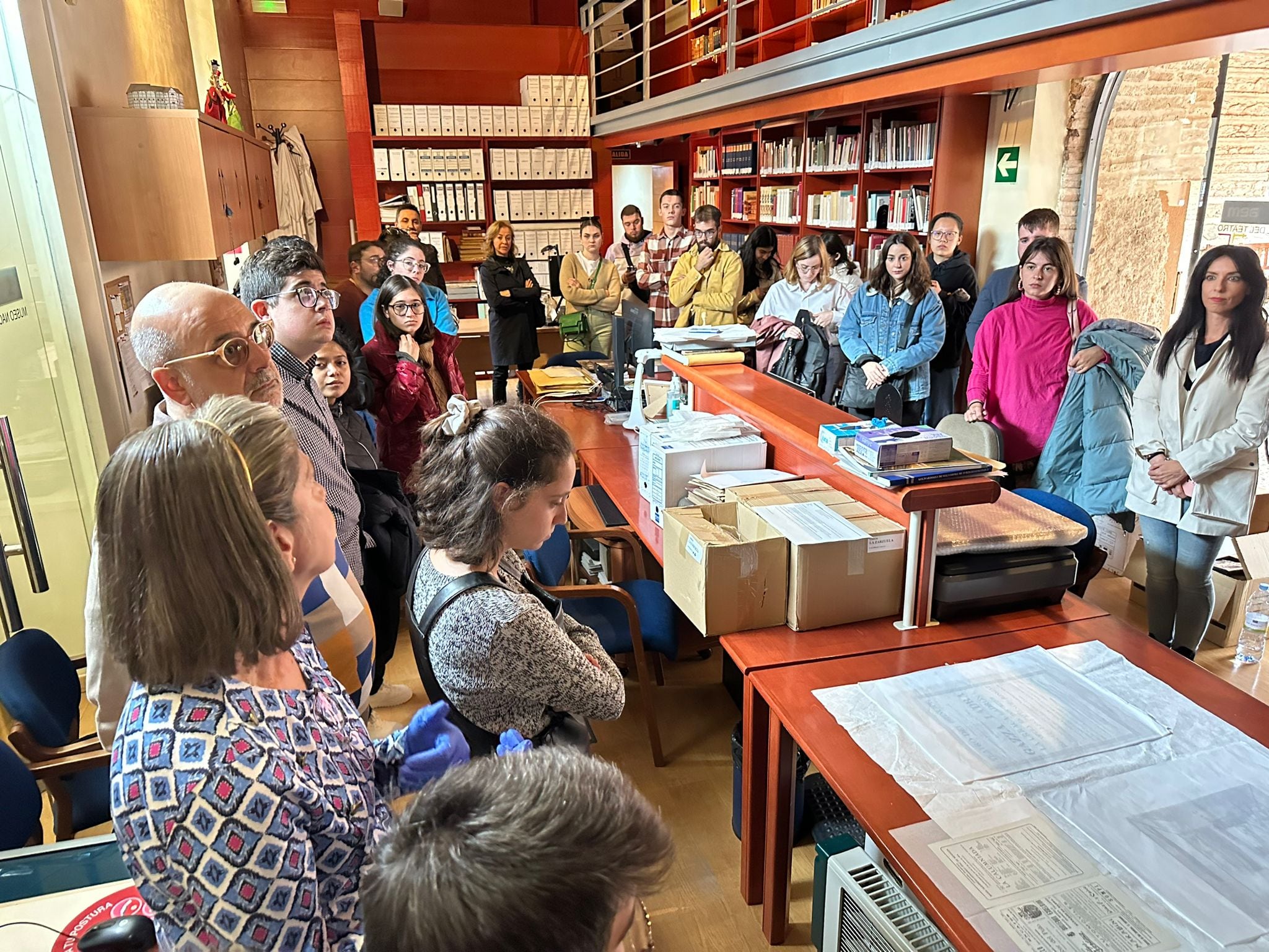 Escolares conocen las instalaciones de la biblioteca y archivo del Museo, con sede en Almagro