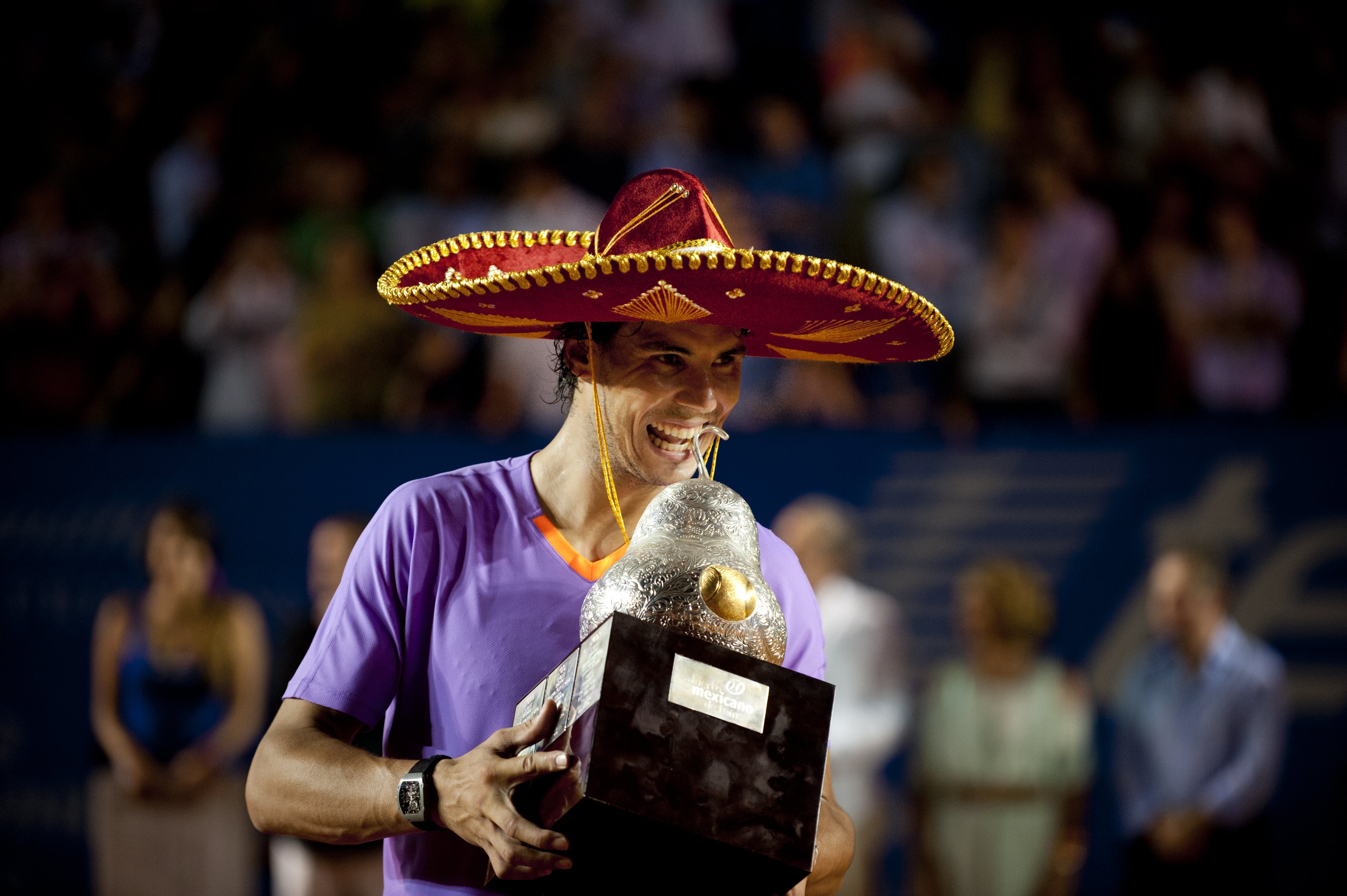 Nadal, con el trofeo de Acapulco, en 2013