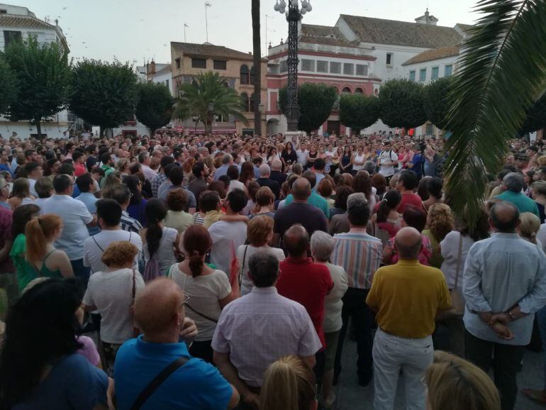 Manifestación en memoria del joyero asesinado en Carmona