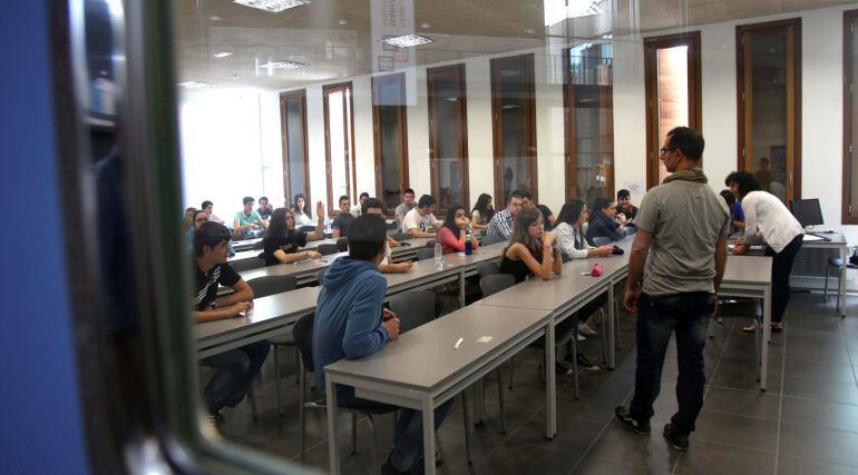 Los alumnos de la Universidad podrán rellenar la encuesta on-line