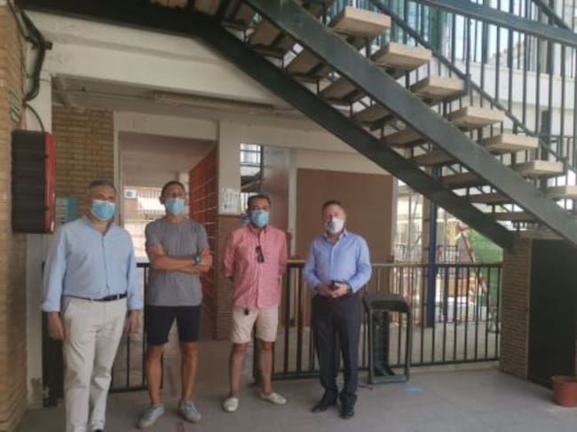 Visita institucional para comprobar el estado de las obras en el CEIP Jaén