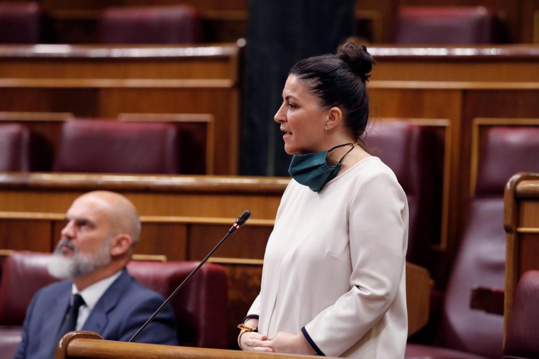 La diputada de Vox Macarena Olona interviene en la sesión de control al Ejecutivo celebrada en el Congreso.