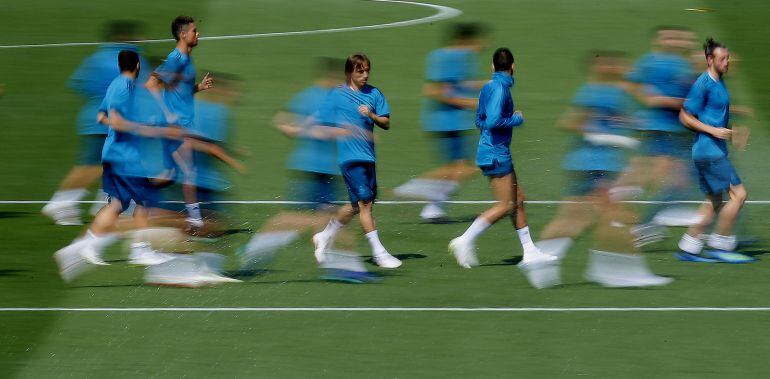 Los jugadores del Real Madrid, en el entrenamiento del martes de cara a la final de la Champions.