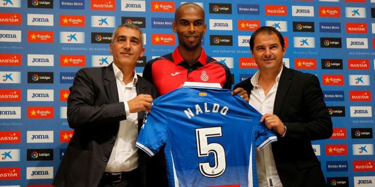 Lardín (derecha), en la presentación de Naldo.