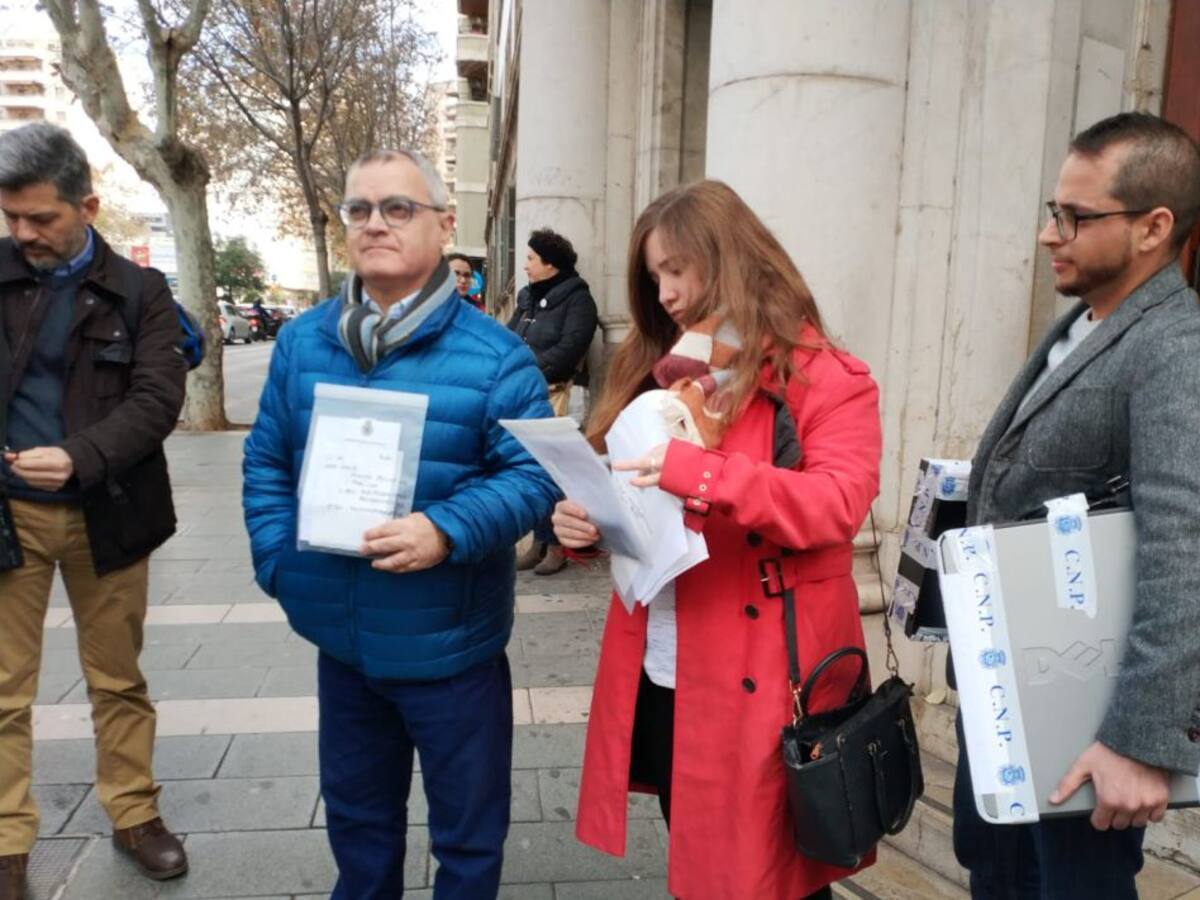 El juzgado devuelve precintados los dispositivos móviles a los periodistas