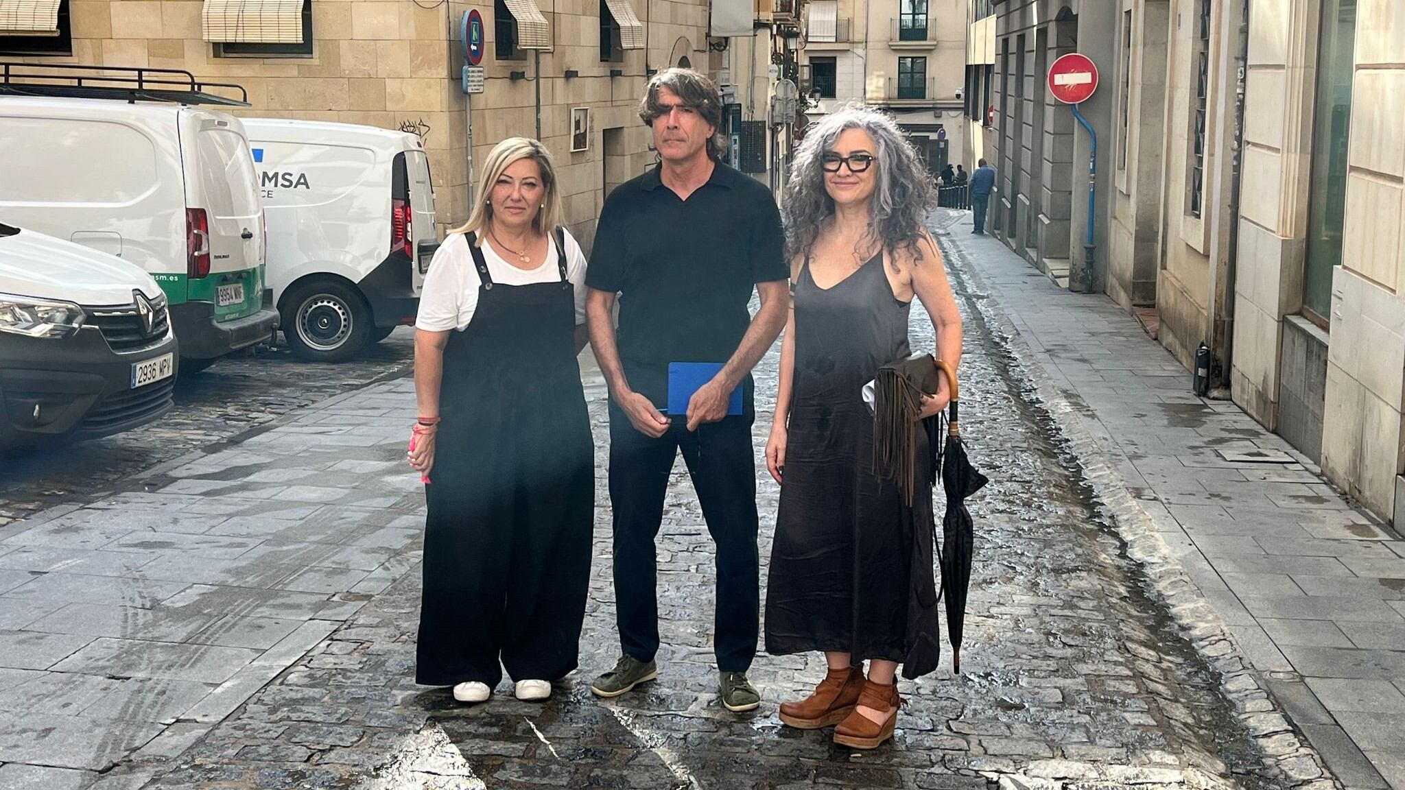 María del Mar Valera, APEHA, Javier Galdeano, ALROA y Gabriela Córdoba, ARA, en la rueda de prensa para expresar su malestar con las medidas ZAS del Ayuntamiento de Alicante