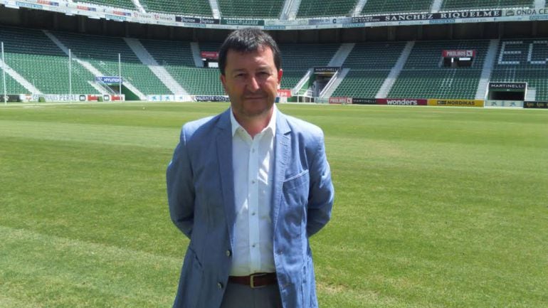 El director deportivo del Elche C.F. José Luis Molina en el Martínez Valero