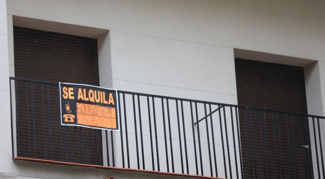 Vivienda con cartel de &#039;Se alquila&#039;.