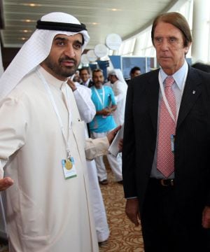 XAH03. Dubai (United Arab Emirates), 31/05/2008.- A picture made available on 03 April 2016 shows Former AC Milan defender and Italy coach Cesare Maldini (C) arriving to attend the opening of the third Dubai International Sports Conference, in Dubai, Unit