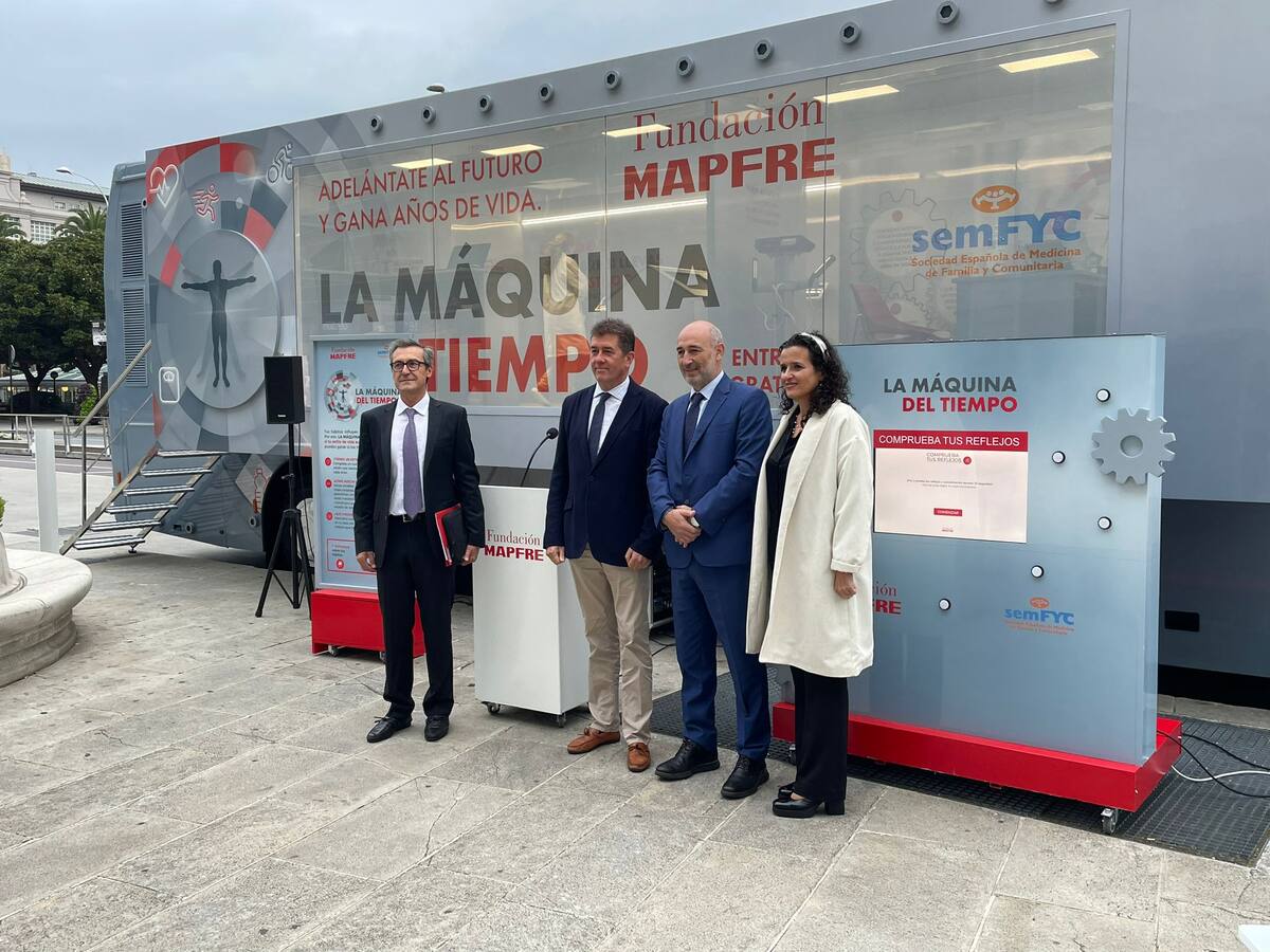 Pruebas médicas gratuitas en una 'Máquina del Tiempo' en el Obelisco