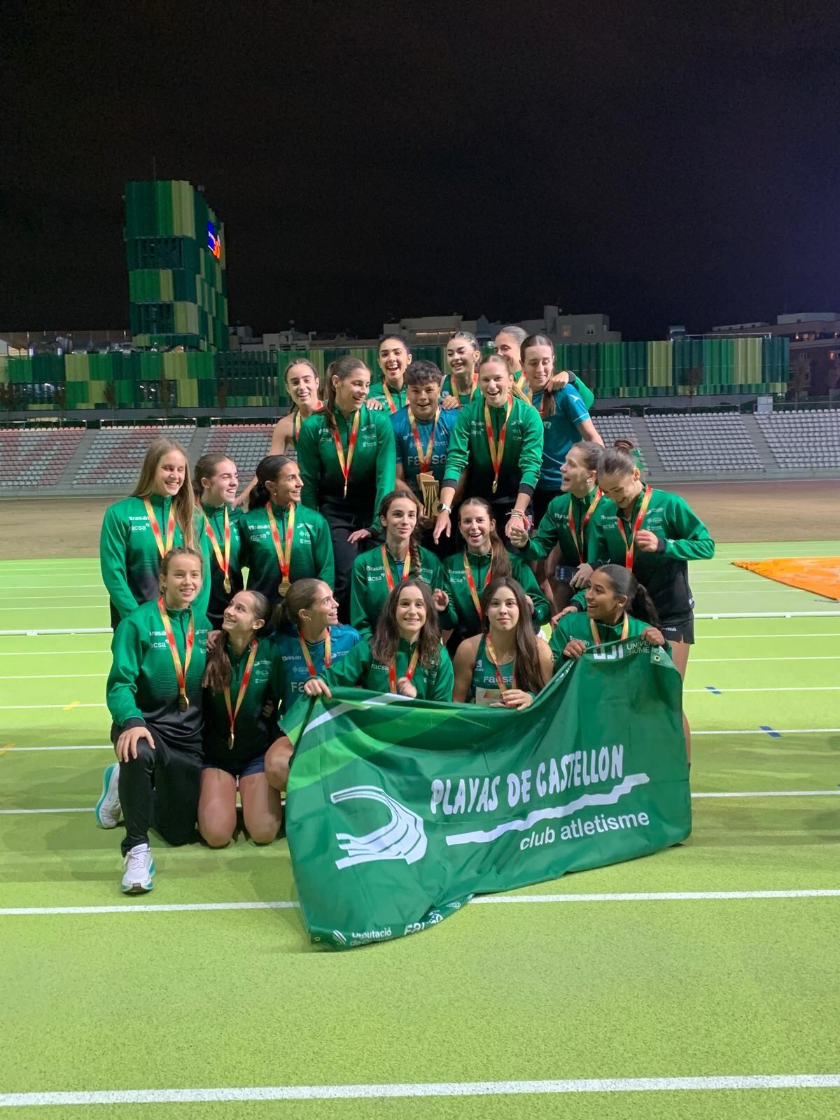 Las atletas del CAPET contribuyeron al éxito del FACSA Playas de Castellón