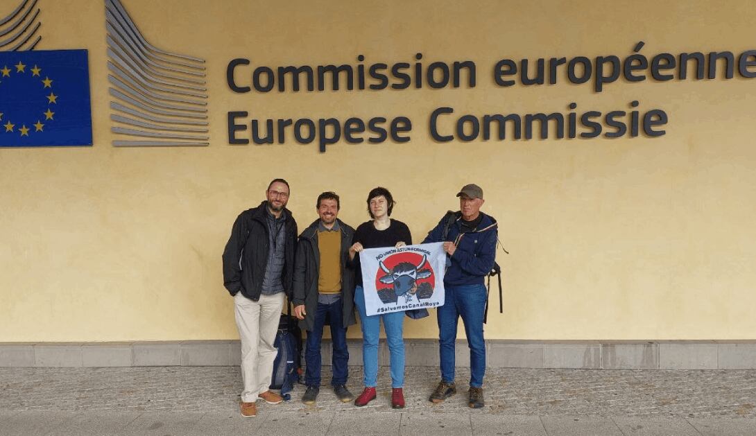 Organizaciones ecologistas en Bruselas, el pasado mes de marzo, donde se reunieron con eurodiputados para frenar la ampliación de las estaciones de esquí de Aragón