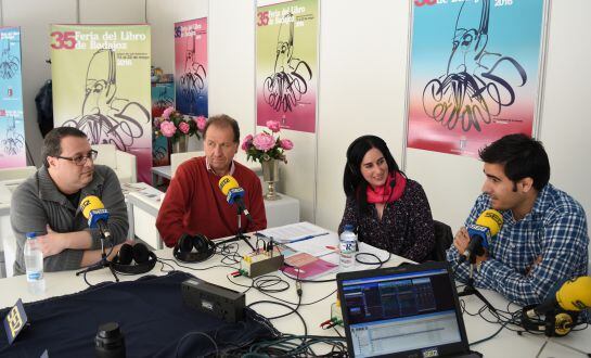 Libreros en la 35 Feria del Libro de Badajoz