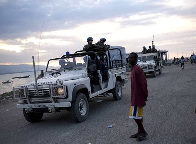 Al menos un muerto y seis funcionarios de la ONU heridos en las protestas de Haití