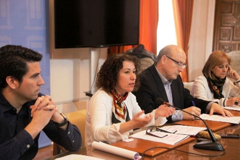 La Concejala de Servicios Sociales del Ayuntamiento de Zamora, Maria José González, en la presentación de la iniciativa