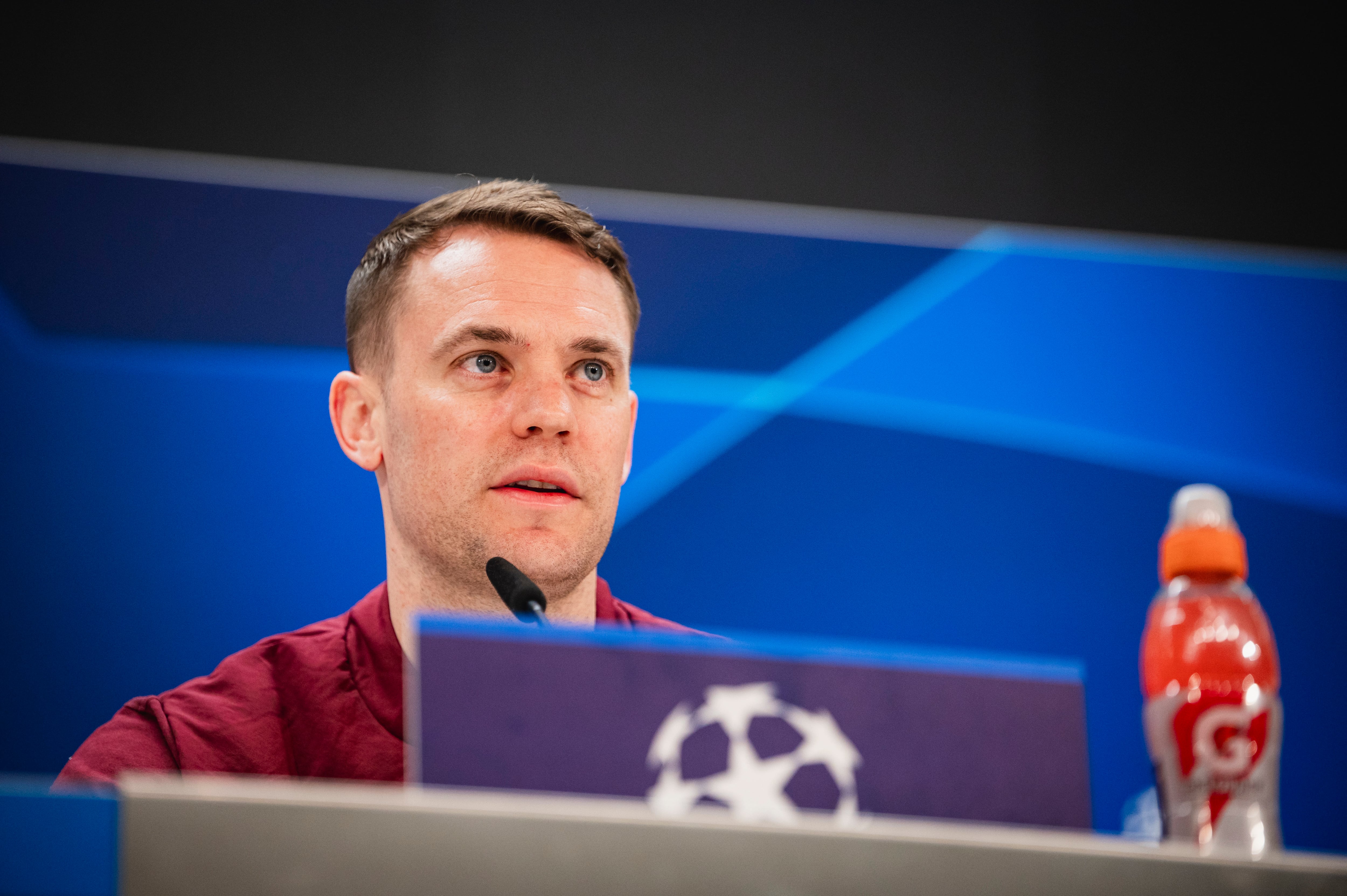 Manuel Neuer portero del Bayern de Múnich en rueda de prensa. (Photo by Alberto Gardin/Eurasia Sport Images/Getty Images)