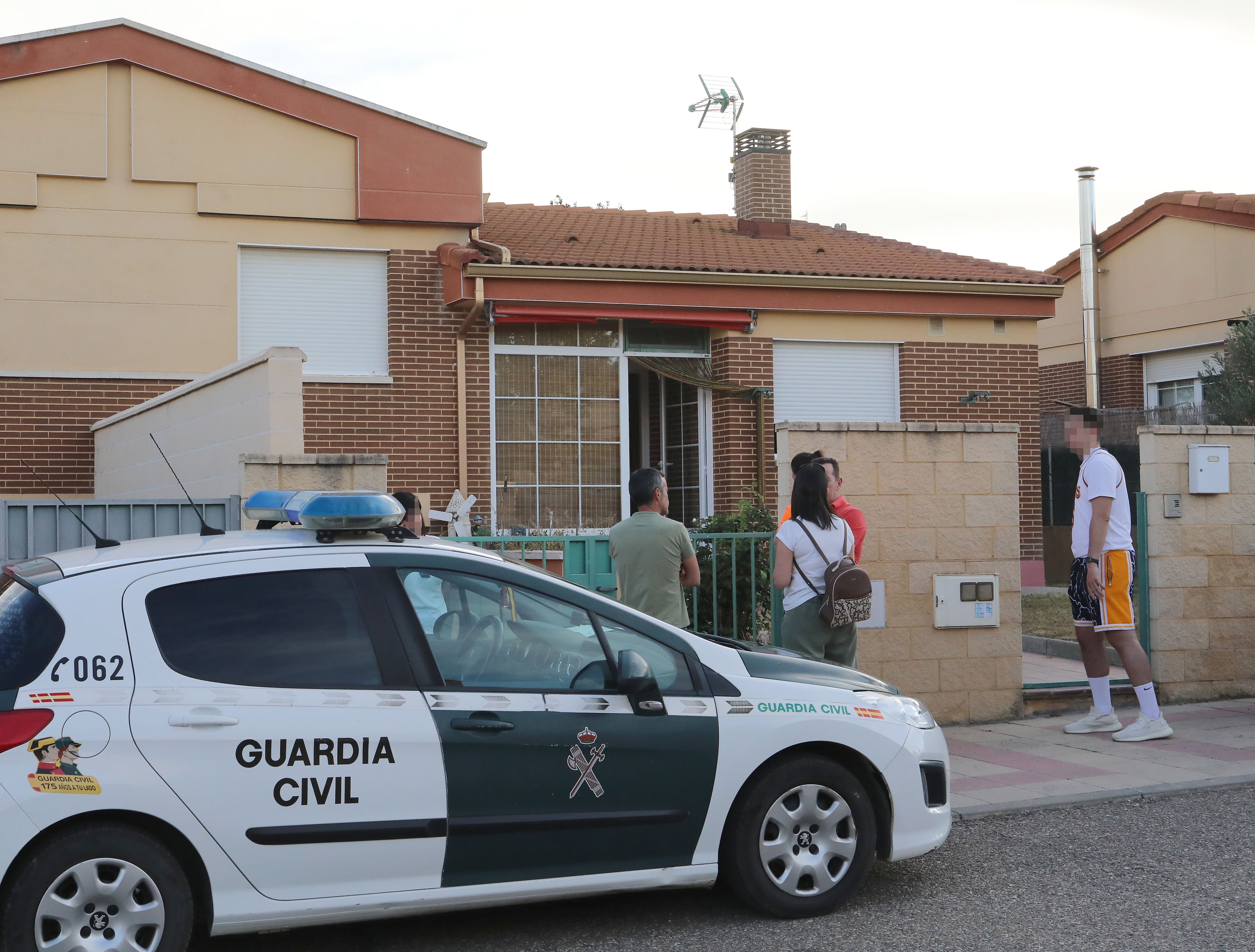 Chalet en la calle Dinamarca 3 de Magaz de Pisuerga donde han aparecido dos persona fallecidasfoto Manuel Brágimo