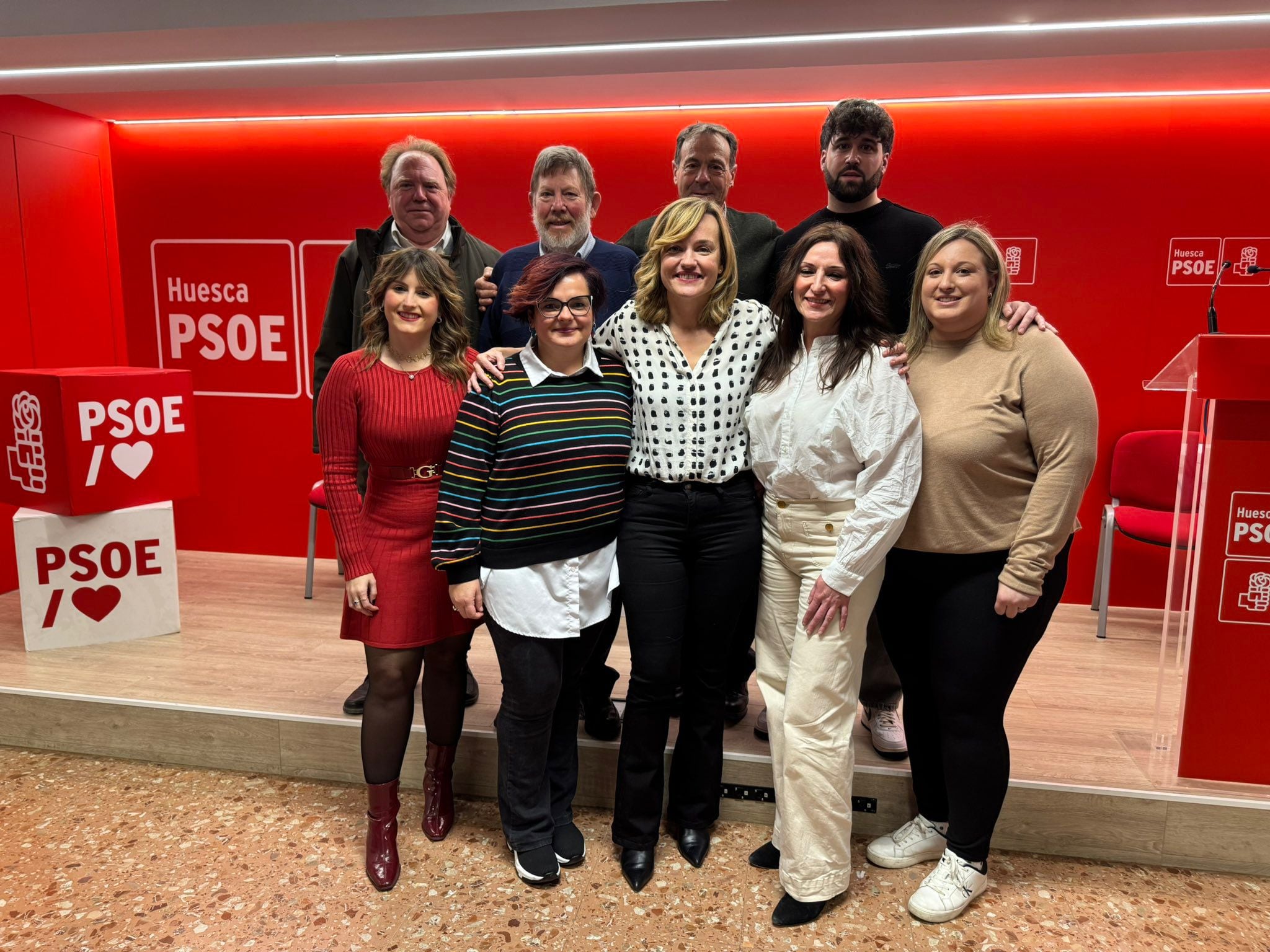 Pilar Alegría junto a militantes del PSOE del Alto Aragón