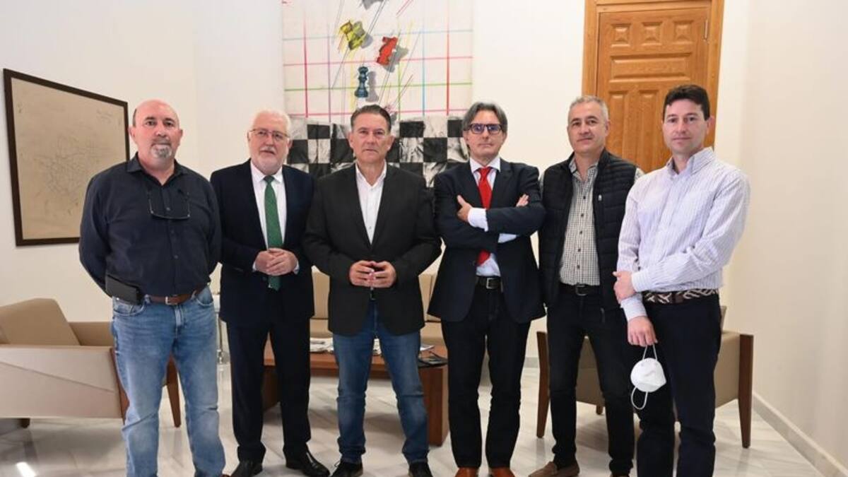 Sebastián García, miembro de la Plataforma Ciudadana en Defensa de la UJA. Reuniones con representantes políticos de Linares