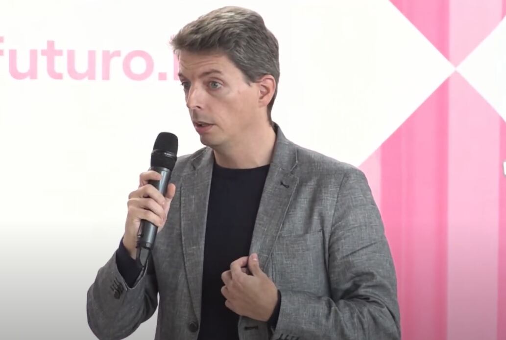 El hasta ahora director general de Transición Ecológica, Pedro Fresco, durante su intervención en el acto de presentación de Sumar en València, hace unas semanas.