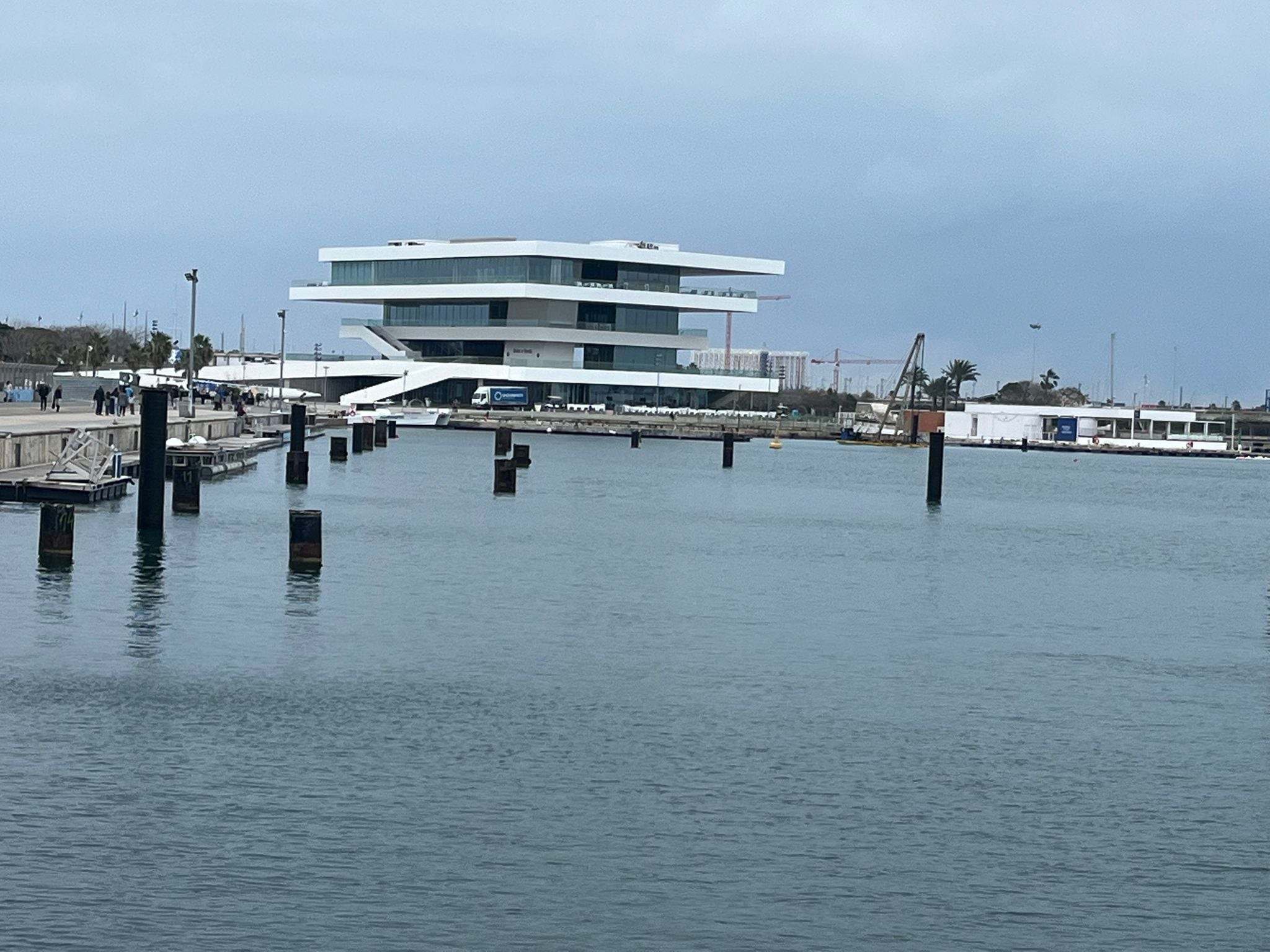 Imágenes del estado actual de La Marina de València.