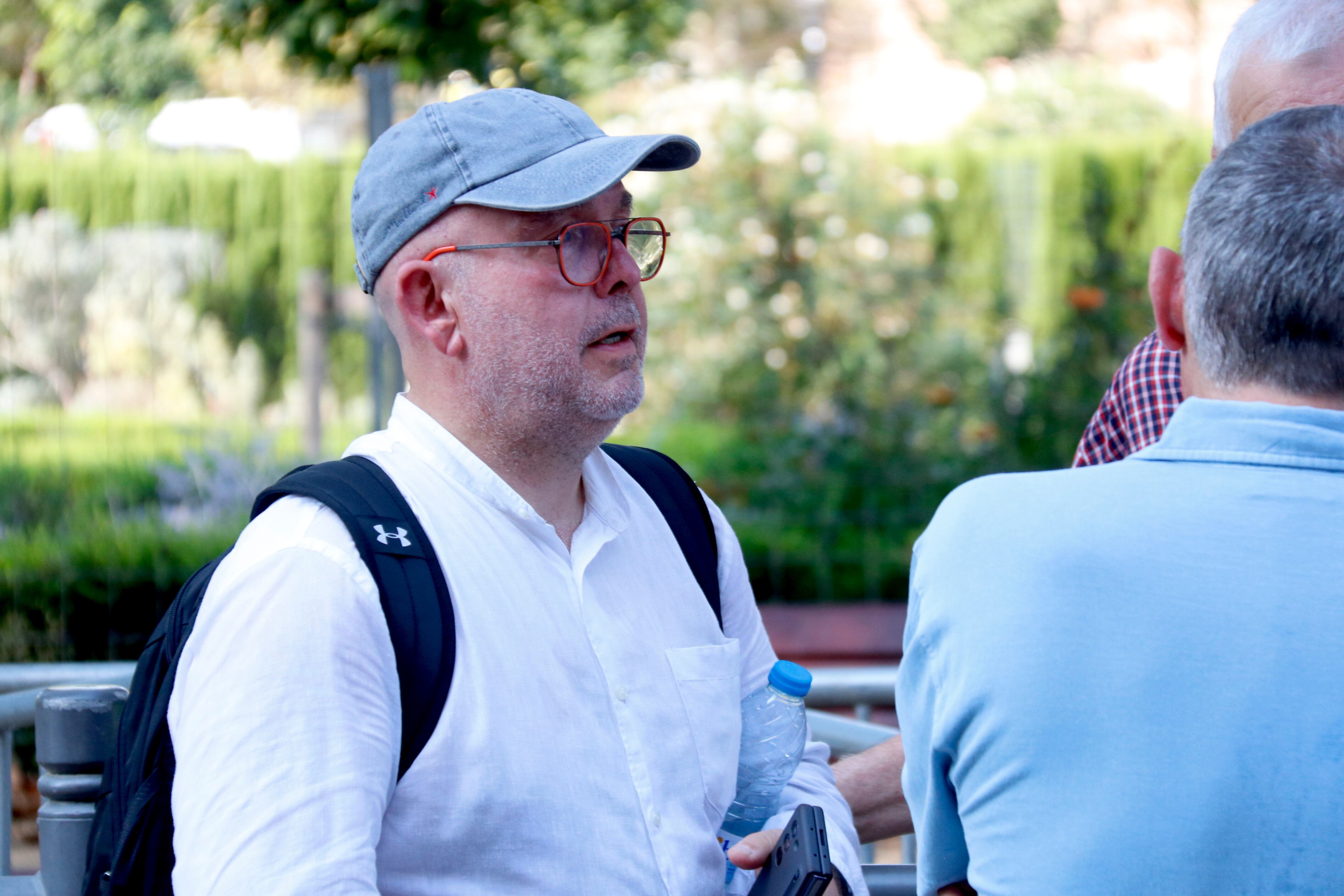 L'advocat de Puigdemont, Gonzalo Boye, a les portes del Parlament