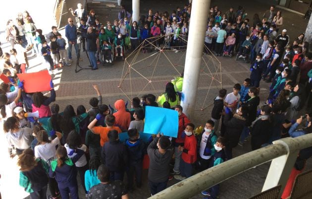 Movilización de los estudiantes en una de las plazas de Orcasitas (Madrid.