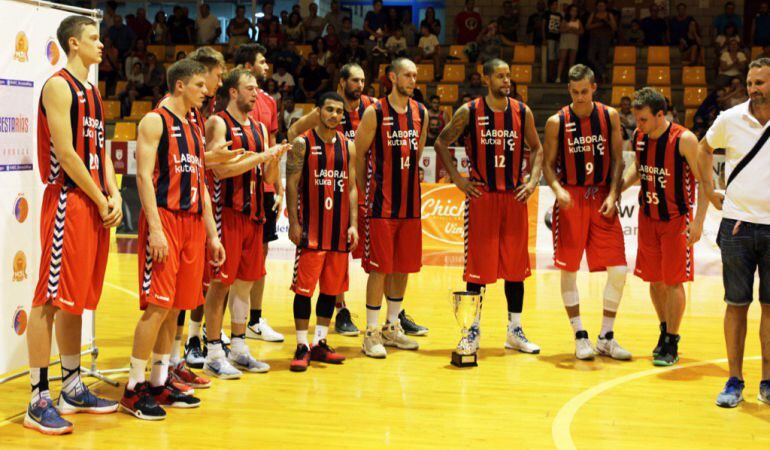 El conjunto vitoriano terminó segundo en el Torneo de Vilagarcía de Arousa.