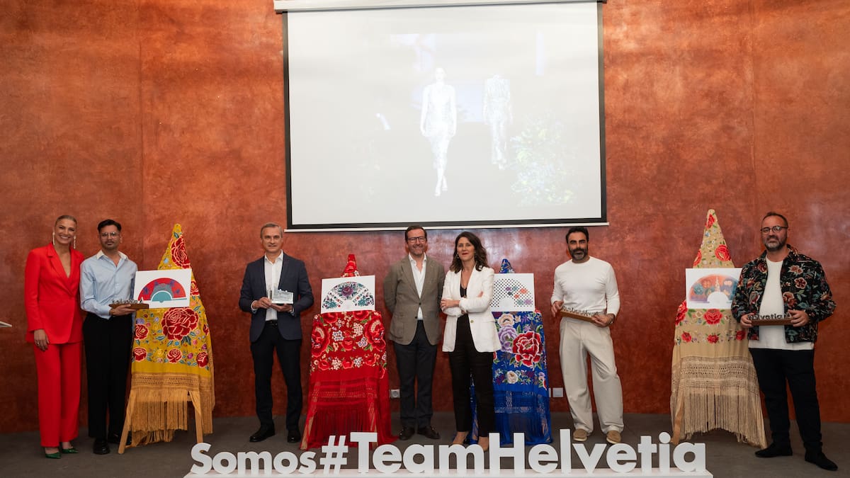 El diseño de Juan Foronda se convierte en el abanico oficial de la Feria 2026 de la mano de Helvetia Caser y We Love Flamenco
