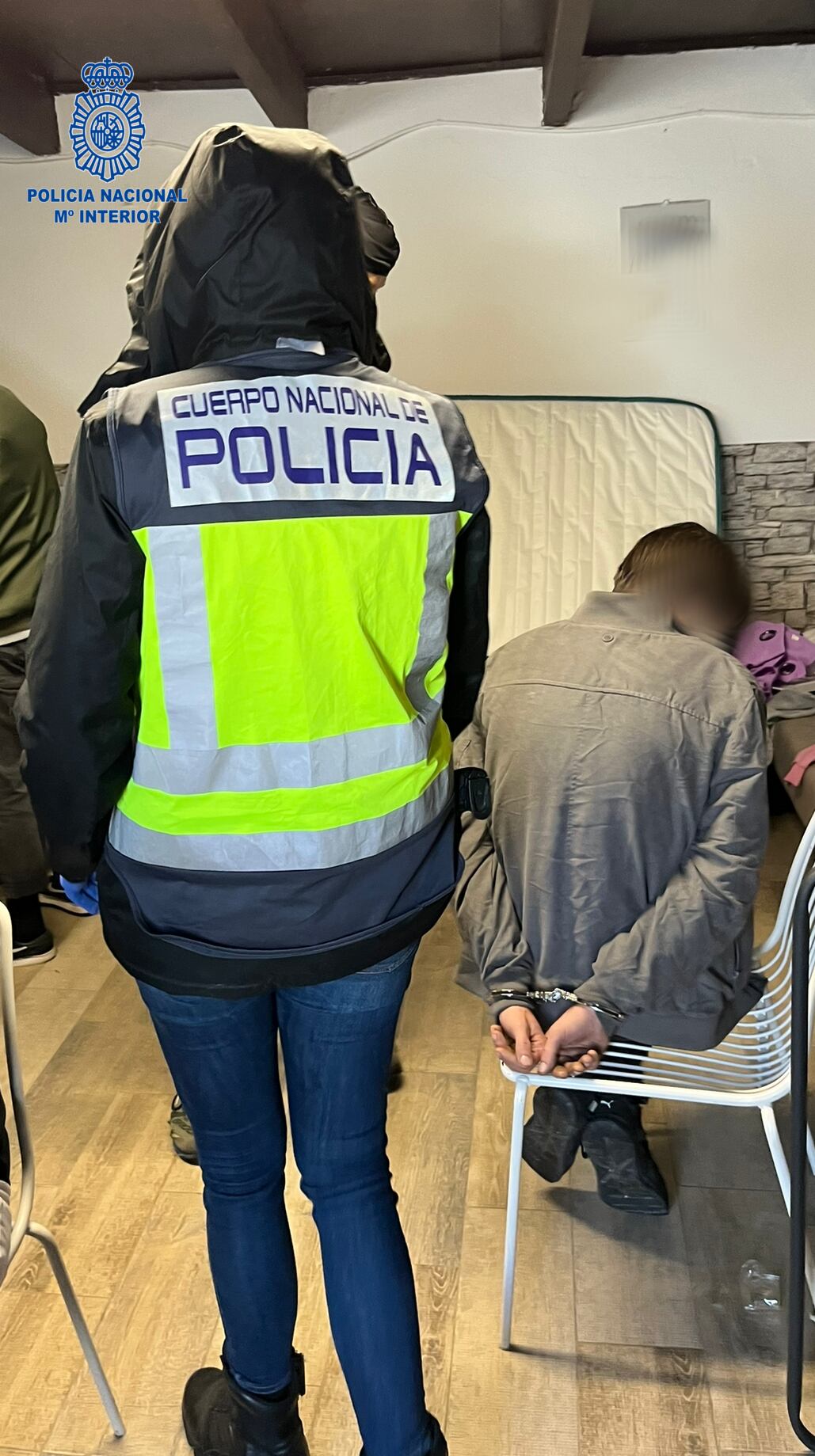 Uno de los detenidos en la operación policial