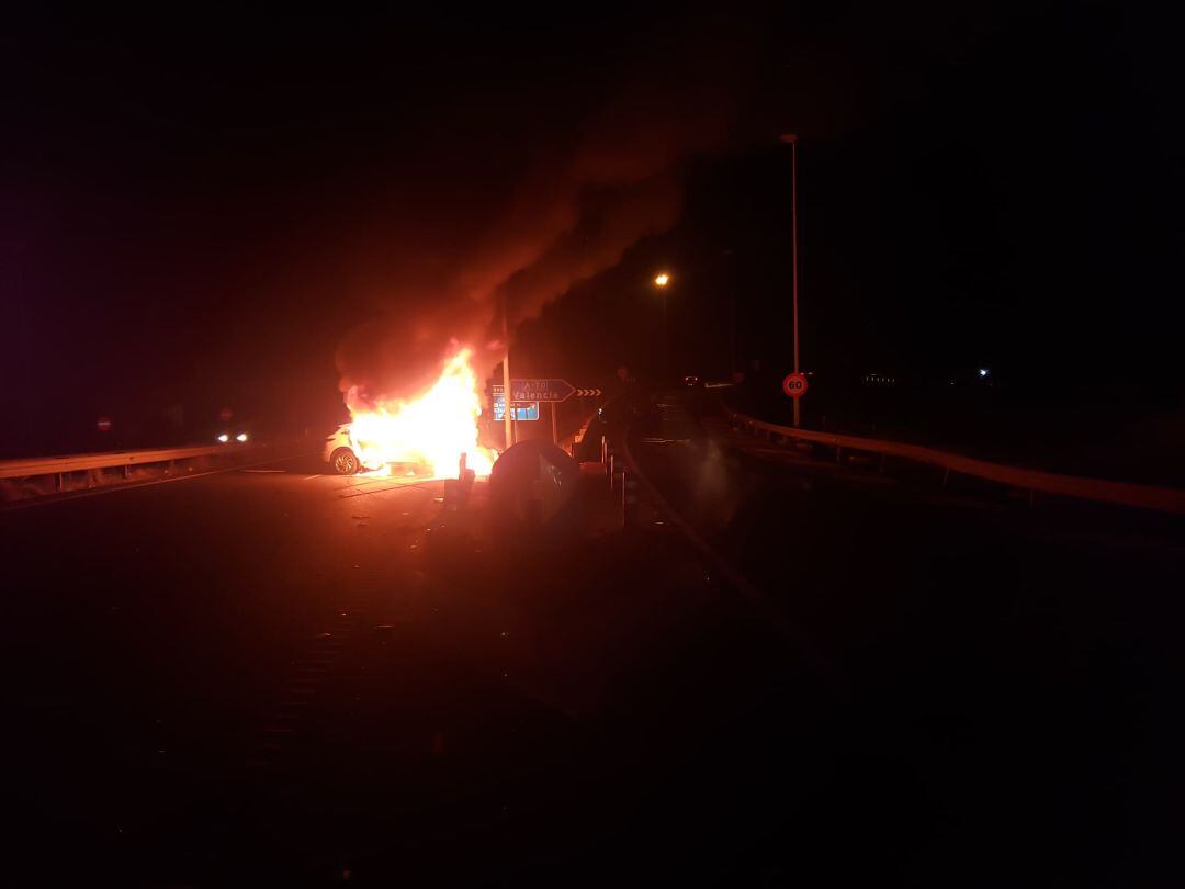 Imagen del vehículo calcinado