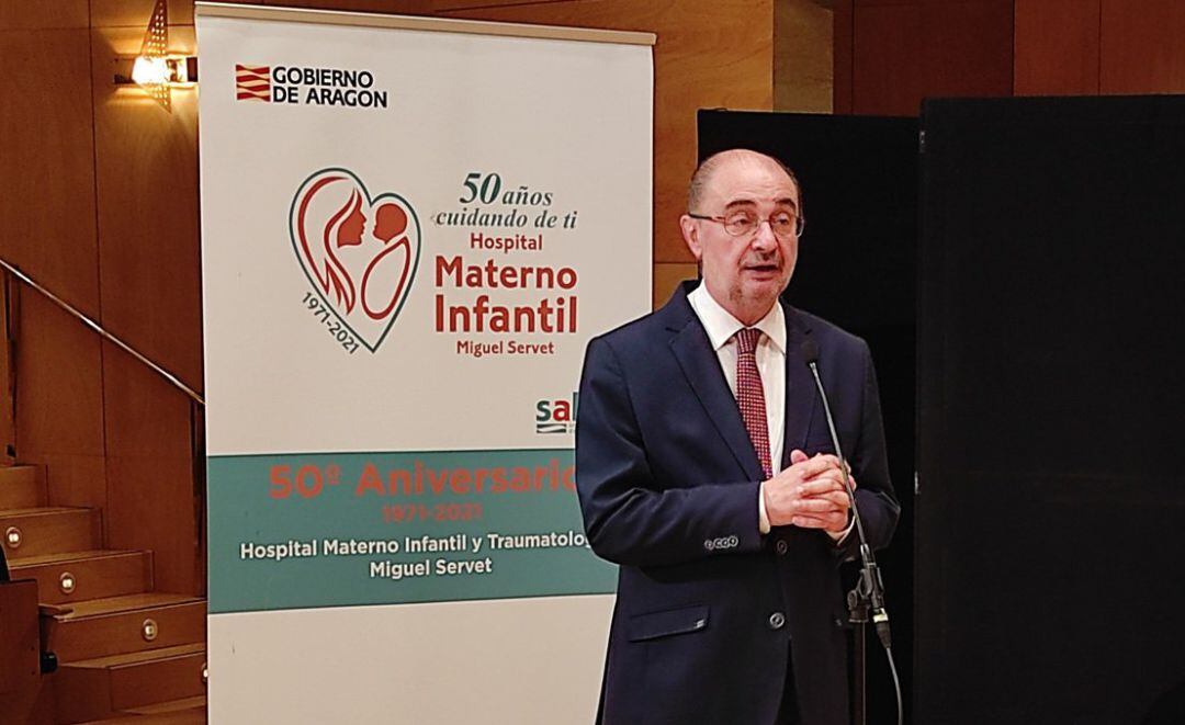 El presidente del Gobierno de Aragón, Javier Lambán, en el acto organizado con motivo del 50 aniversario de los Hospitales Materno-Infantil y de Rehabilitación, Traumatología y Quemados, del Miguel Servet   