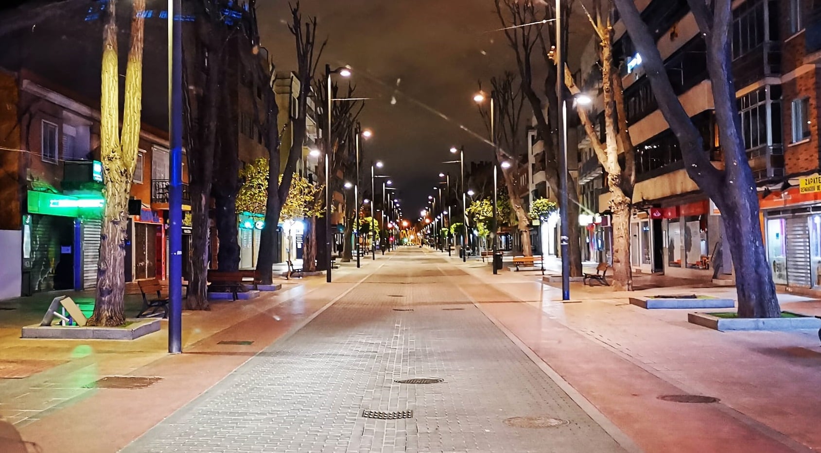Vista nocturna de la calle Madrid de Getafe