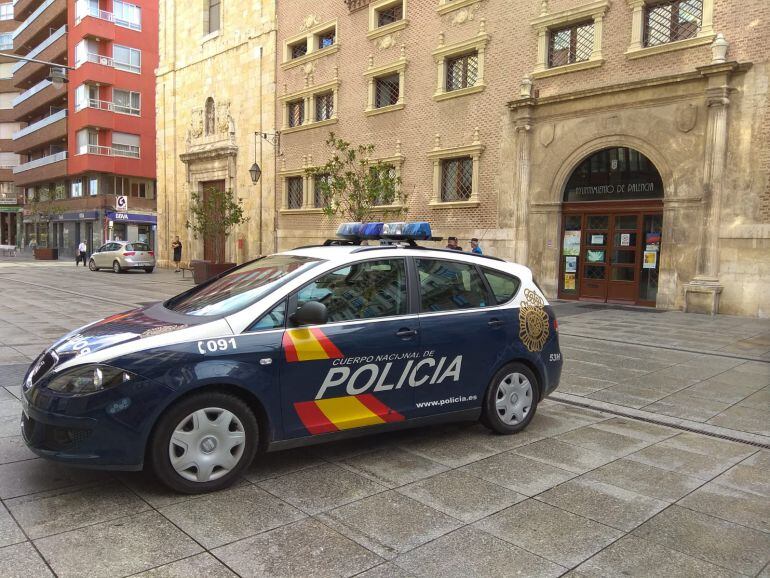 La policía registra las dependencias del Ayuntamiento en Agustinas Canónigas