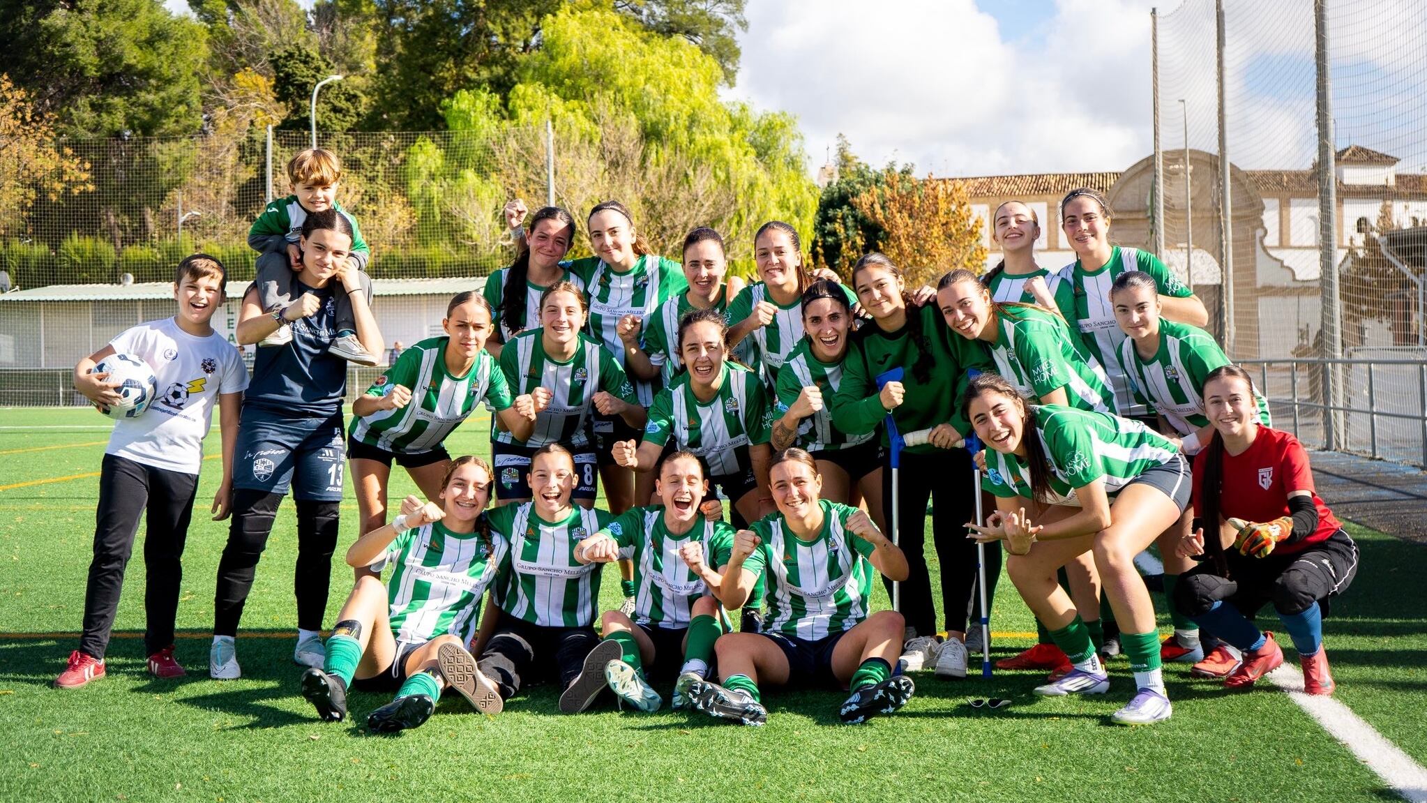 La UD Antequera celebra la primera victoria de la temporada