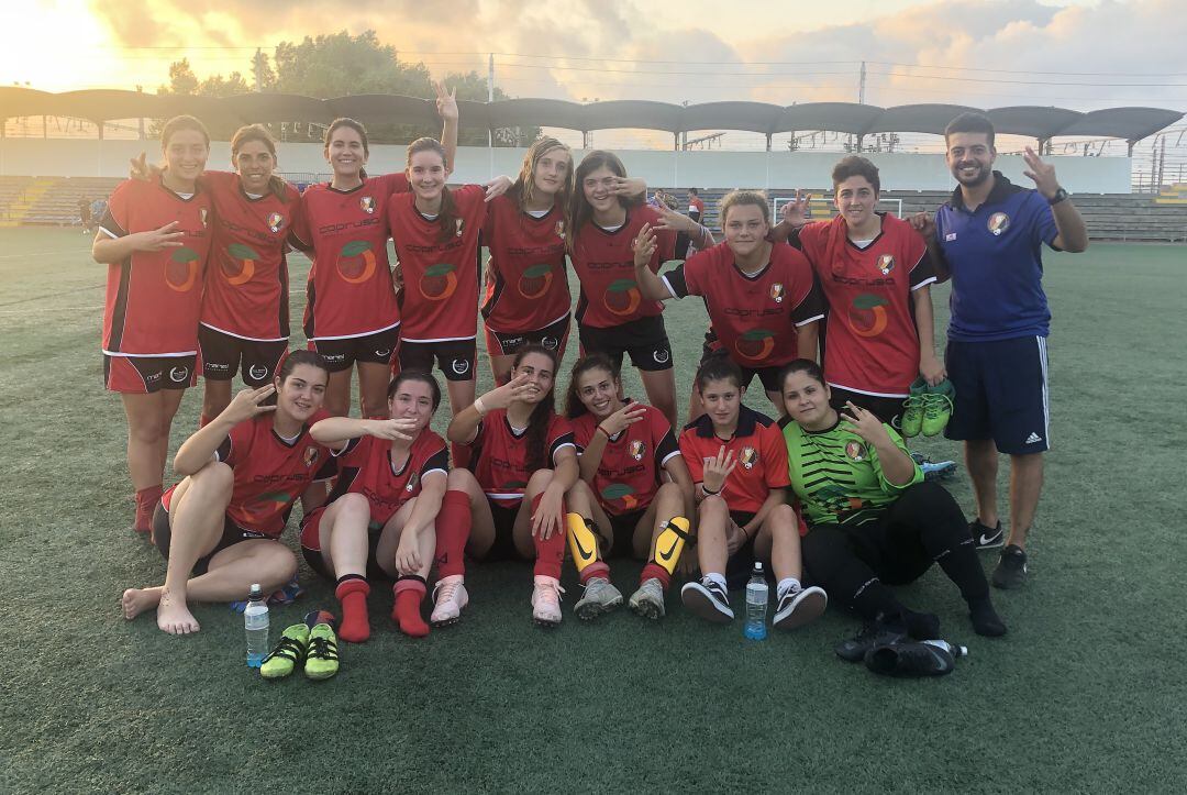 Las jugadoras celebrando la primera victoria