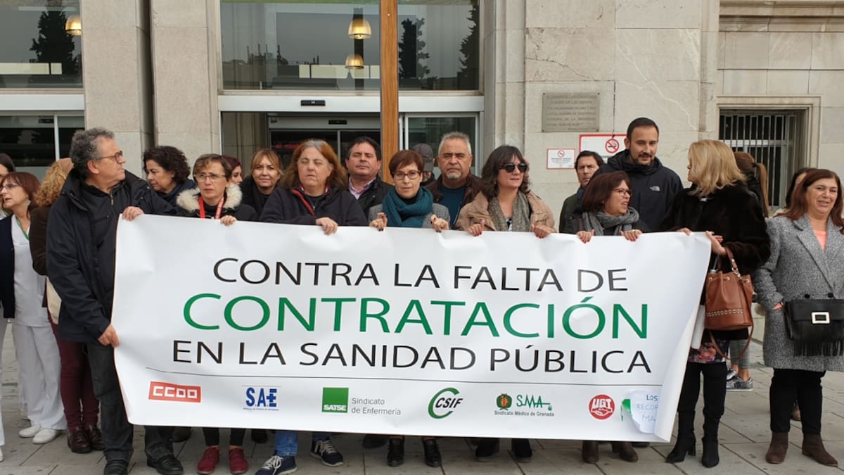 'El colapso es tal que las enfermeras han dejado de rellenar las historias', lamentan los sindicatos del Virgen de las Nieves