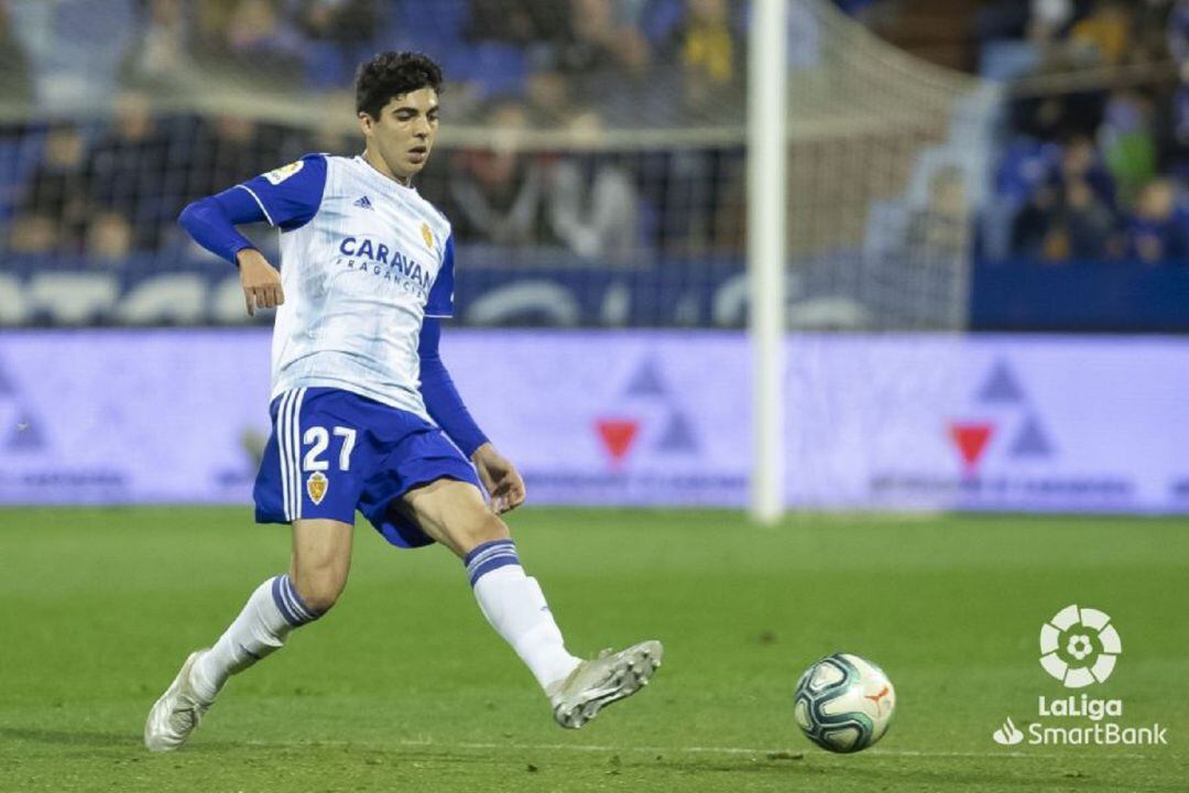 Enrique Clemente durante un partido en La Romareda