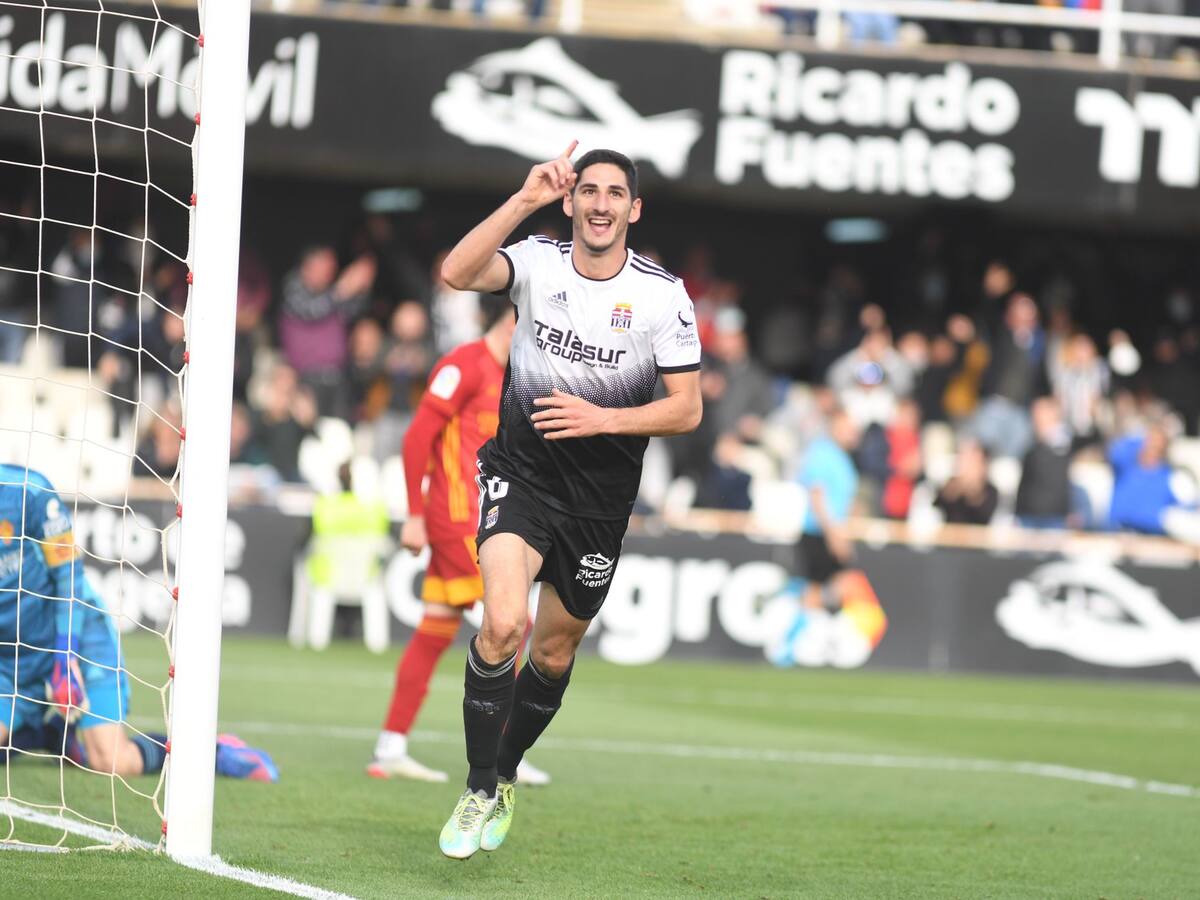 El Efesé sigue brillando como local y arrolla al Zaragoza