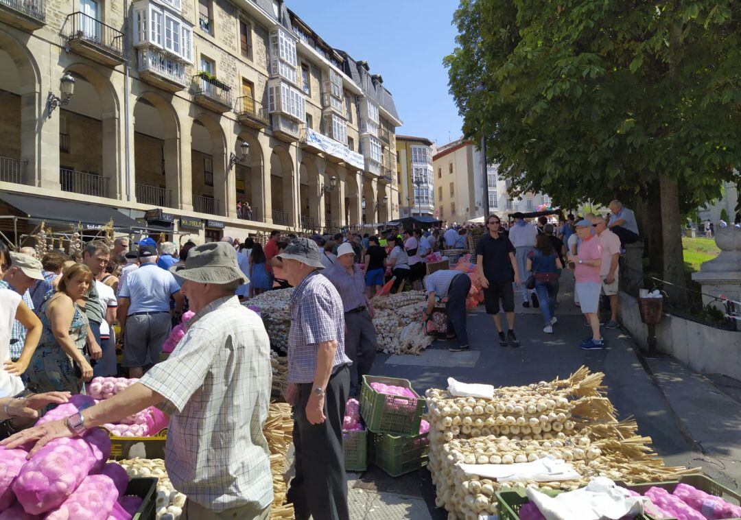 La Cuesta de San Francisco congregó a productores y clientes a pesar del calor