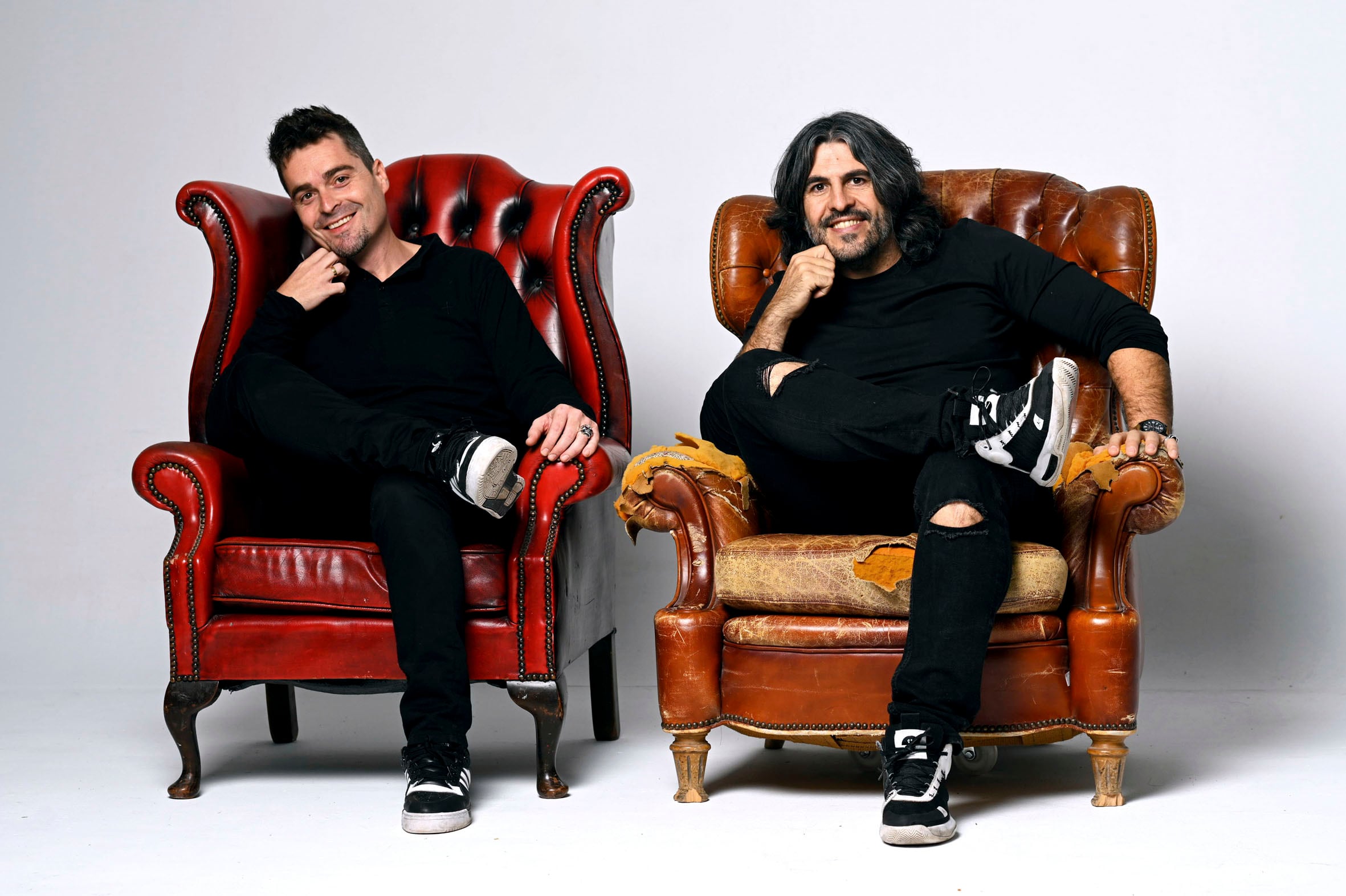 GRAF3819. MADRID, 24/06/2025.- Los cómicos J.J. Vaquero (d) y Álex Clavero (i) llegan este verano al prime time de La 1 con ?La Garita. &#039;La Garita&#039;, un programa de revisión del archivo de RTVE presentado por los cómicos J.J. Vaquero y Álex Clavero, tomará el relevo de &#039;La Revuelta&#039; durante las vacaciones veraniegas de David Broncano y su equipo, ha informado este martes la corporación pública. EFE/ RTVE/SÓLO USO EDITORIAL/SÓLO DISPONIBLE PARA ILUSTRAR LA NOTICIA QUE ACOMPAÑA (CRÉDITO OBLIGATORIO)
